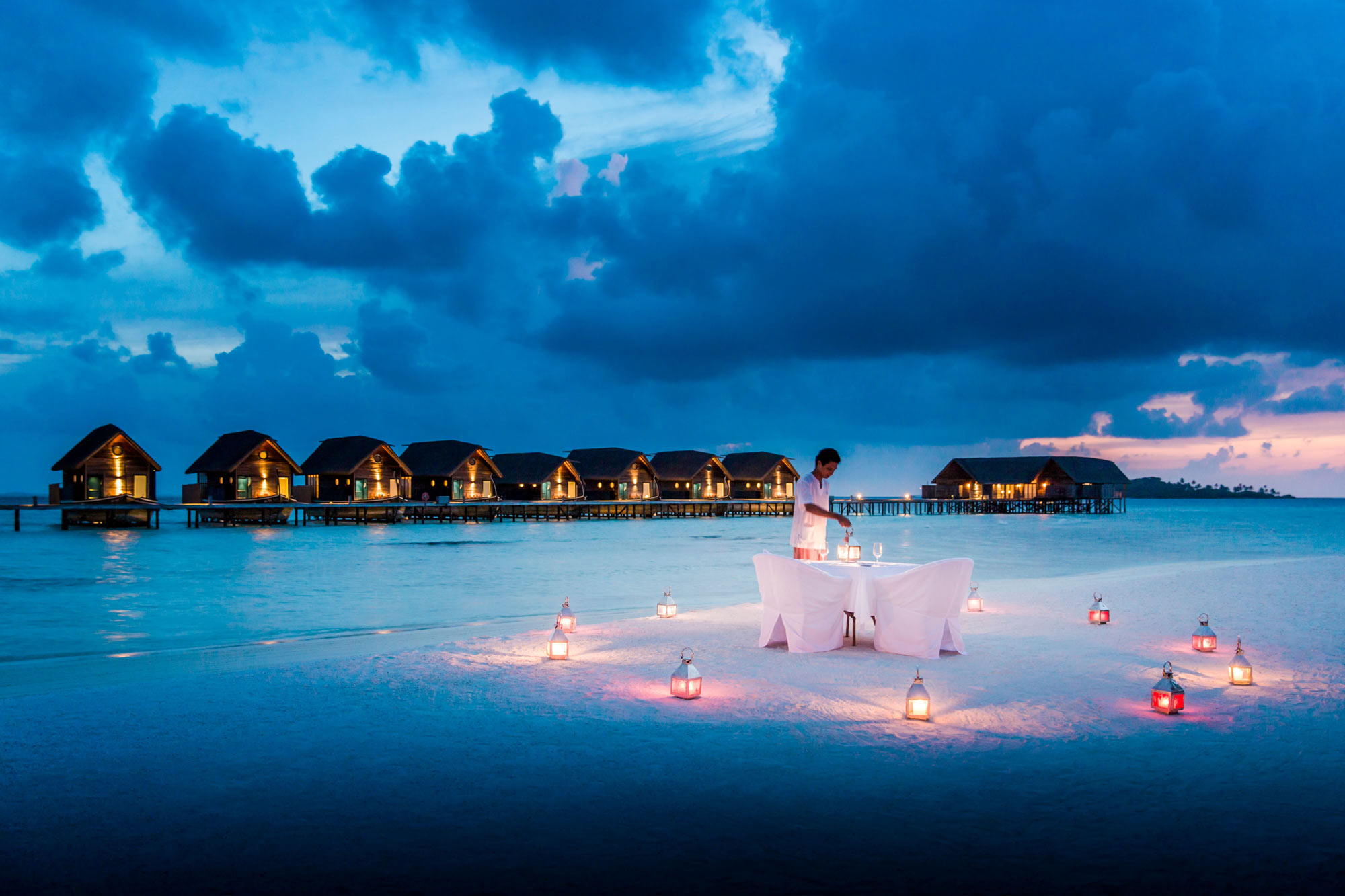 hi_079169_64780086_candlelit_beach_dinner_preview