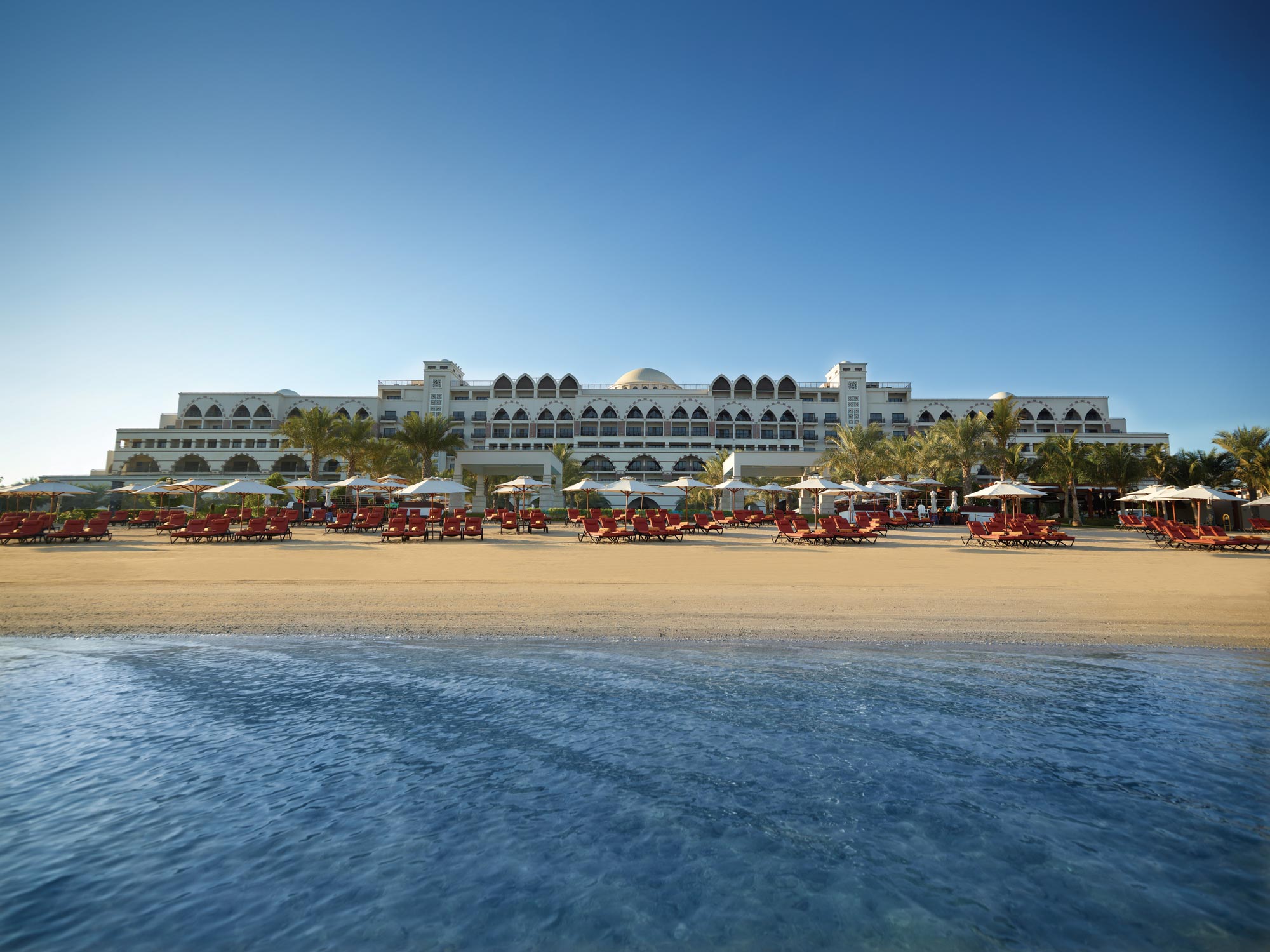 jumeirah-zabeel-saray-hotel-exterior-beach-view-day