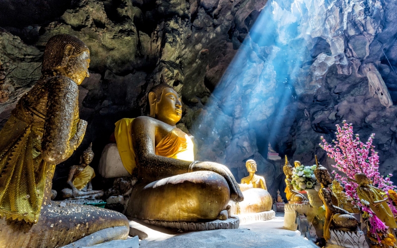 amazing-buddhism-with-the-ray-of-light-in-the-cave-542551560_3869x2579