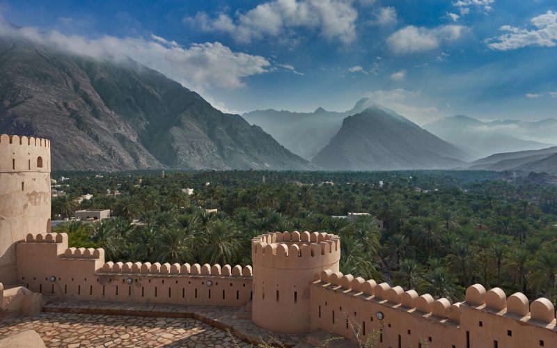 view-of-mountains-and-date-palms-538056600_3866x2581